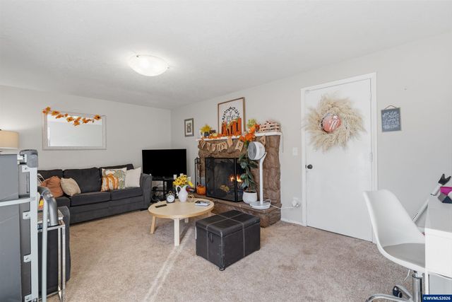 4722 Swegle Rd NE, Salem, OR 97301