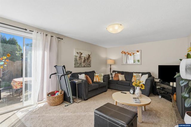 4722 Swegle Rd NE, Salem, OR 97301