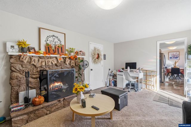 4722 Swegle Rd NE, Salem, OR 97301