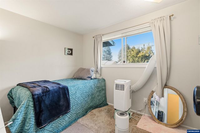 4722 Swegle Rd NE, Salem, OR 97301