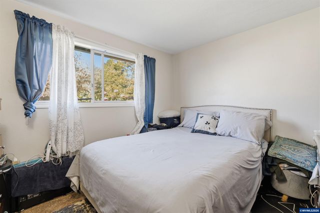 4722 Swegle Rd NE, Salem, OR 97301
