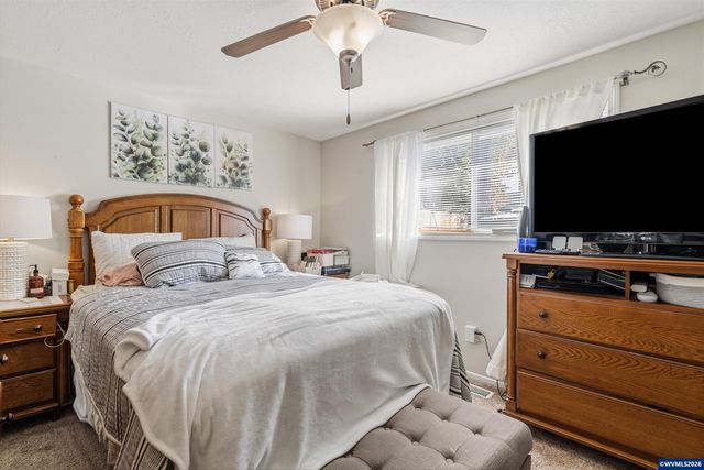 4722 Swegle Rd NE, Salem, OR 97301
