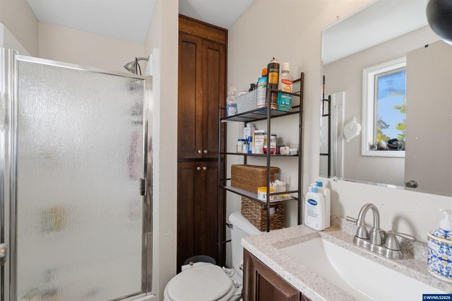 4722 Swegle Rd NE, Salem, OR 97301
