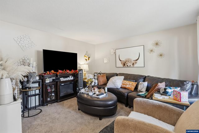 4722 Swegle Rd NE, Salem, OR 97301