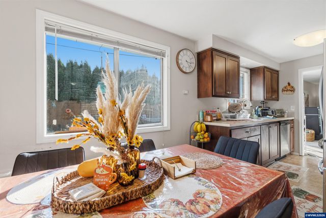 4722 Swegle Rd NE, Salem, OR 97301