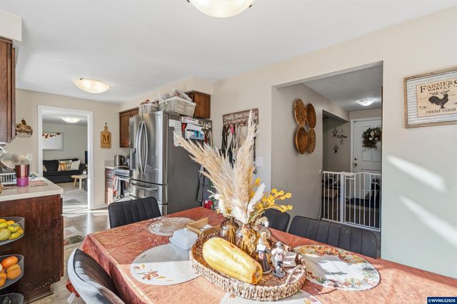 4722 Swegle Rd NE, Salem, OR 97301