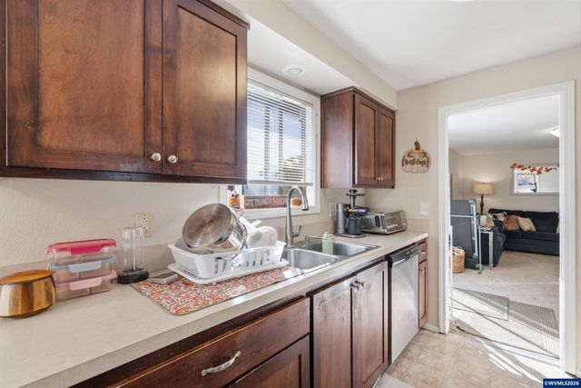 4722 Swegle Rd NE, Salem, OR 97301