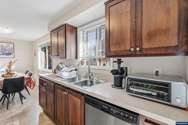 4722 Swegle Rd NE, Salem, OR 97301