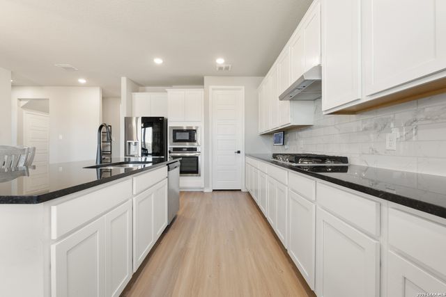 229 Jereth Crossing, Castroville, TX 78009