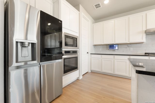 229 Jereth Crossing, Castroville, TX 78009