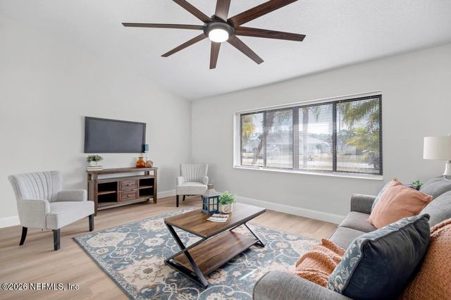 7 BIRD LAND Place, Palm Coast, FL 32137