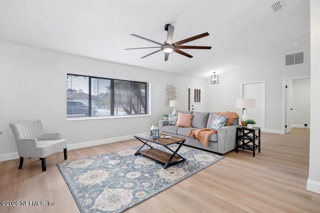 7 BIRD LAND Place, Palm Coast, FL 32137