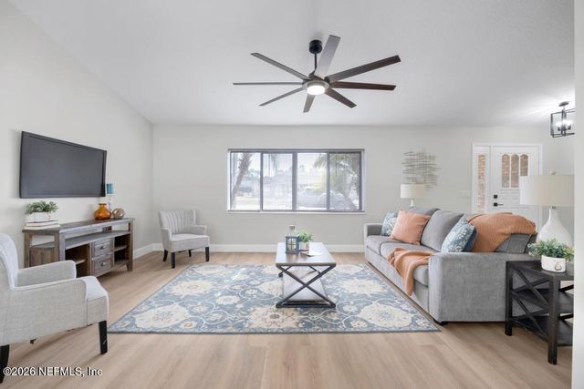 7 BIRD LAND Place, Palm Coast, FL 32137