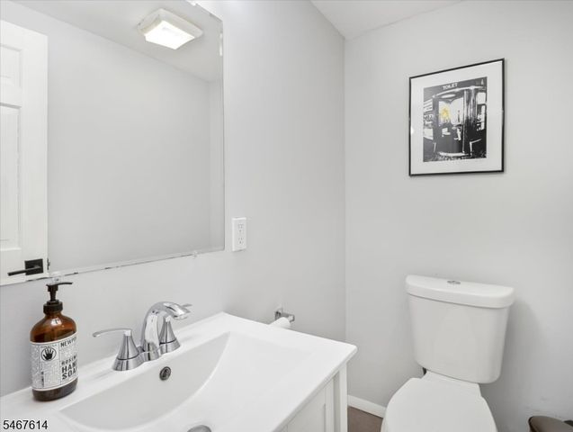 11 Cherokee Ave, Rockaway Twp., NJ 07866