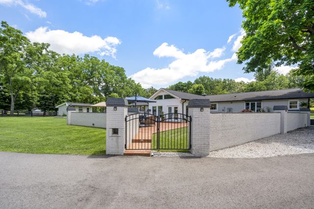 904 Highway 48, S, Dickson, TN 37055