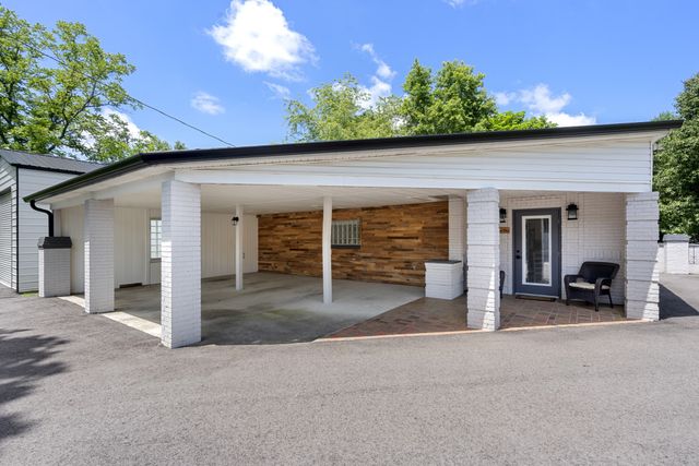 904 Highway 48, S, Dickson, TN 37055
