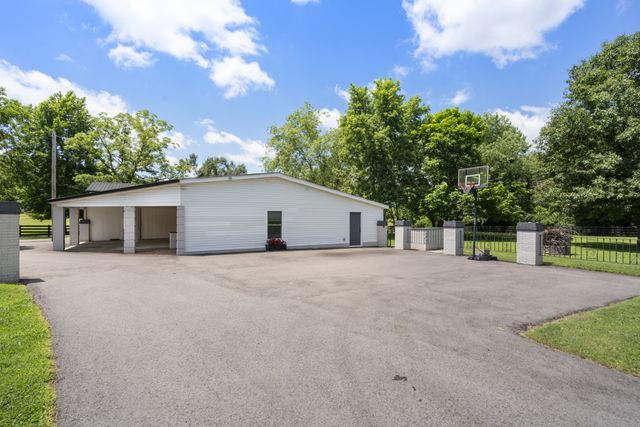 904 Highway 48, S, Dickson, TN 37055