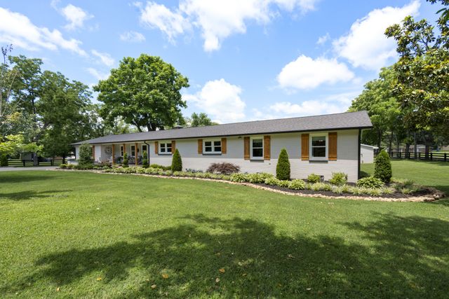 904 Highway 48, S, Dickson, TN 37055