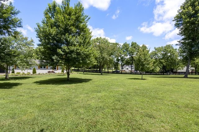 904 Highway 48, S, Dickson, TN 37055