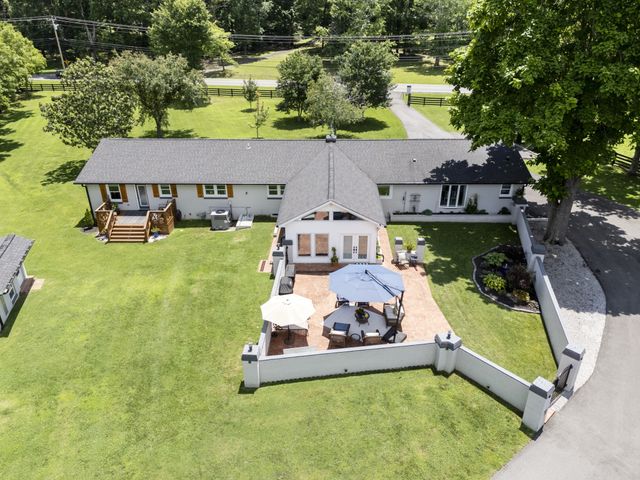 904 Highway 48, S, Dickson, TN 37055