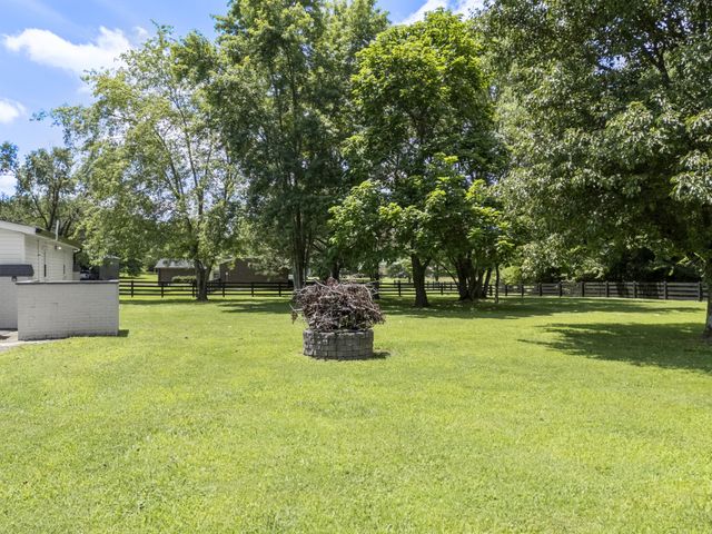 904 Highway 48, S, Dickson, TN 37055