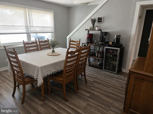 43 NORTHPARK DR, Levittown, PA 19054