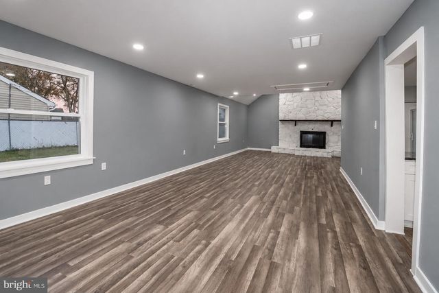 43 NORTHPARK DR, Levittown, PA 19054