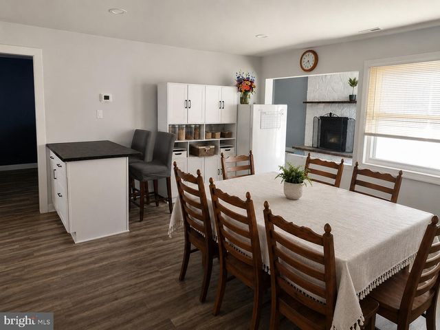 43 NORTHPARK DR, Levittown, PA 19054