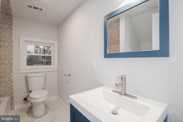 43 NORTHPARK DR, Levittown, PA 19054