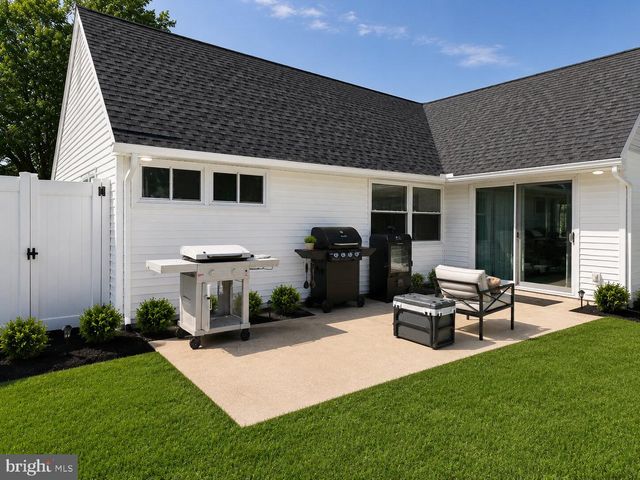 43 NORTHPARK DR, Levittown, PA 19054