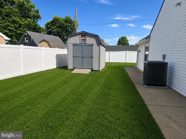 43 NORTHPARK DR, Levittown, PA 19054