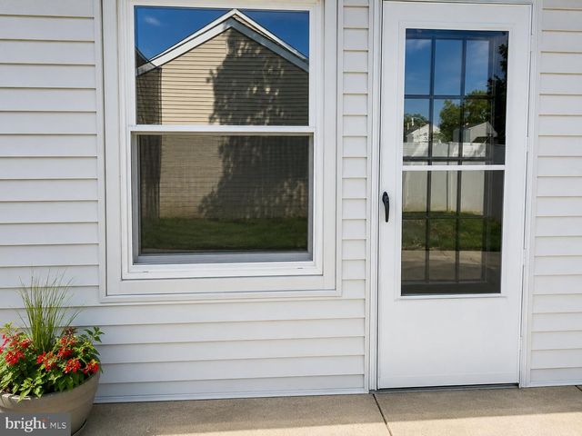 43 NORTHPARK DR, Levittown, PA 19054