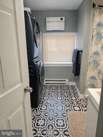 43 NORTHPARK DR, Levittown, PA 19054