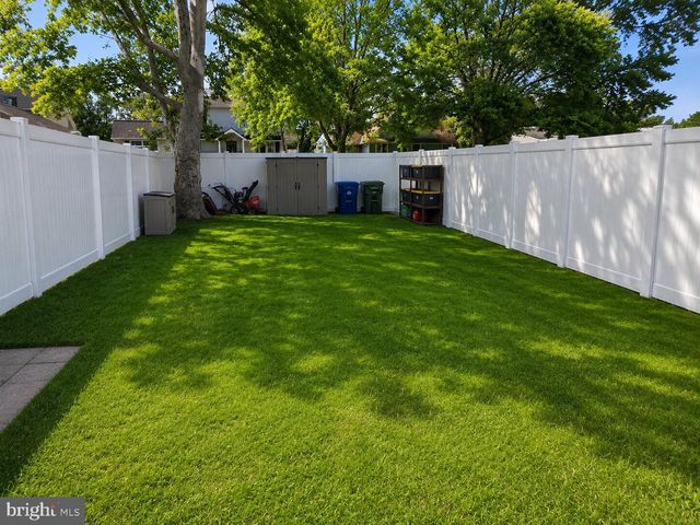 43 NORTHPARK DR, Levittown, PA 19054