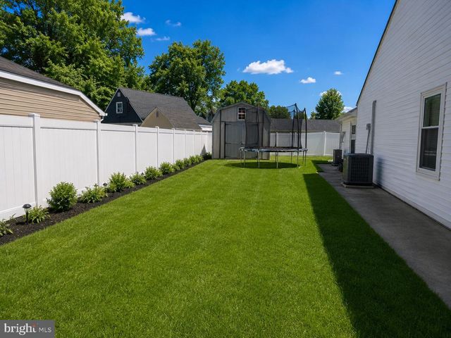43 NORTHPARK DR, Levittown, PA 19054