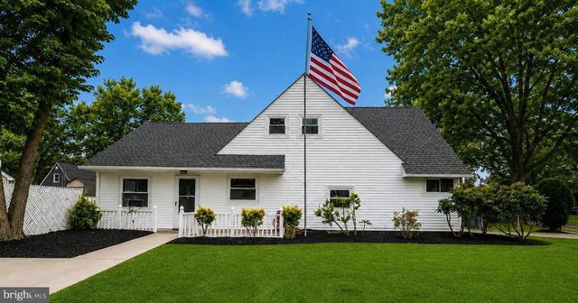 43 NORTHPARK DR, Levittown, PA 19054