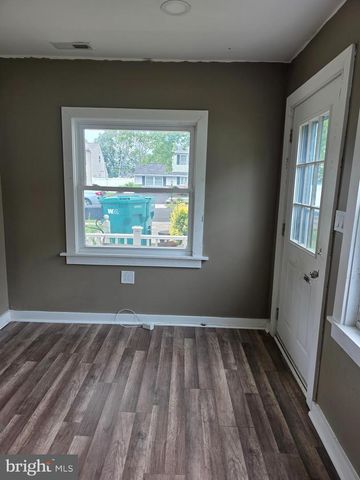 43 NORTHPARK DR, Levittown, PA 19054