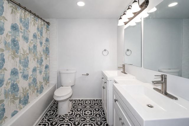 43 NORTHPARK DR, Levittown, PA 19054