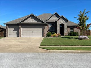 6007 W Woodbine Drive, Rogers, AR 72758