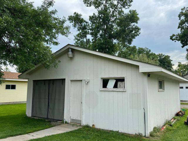 705 S 12th Street, Olivia, MN 56277