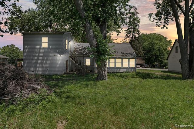 7700 Beachway Drive, Monroe, MI 48161