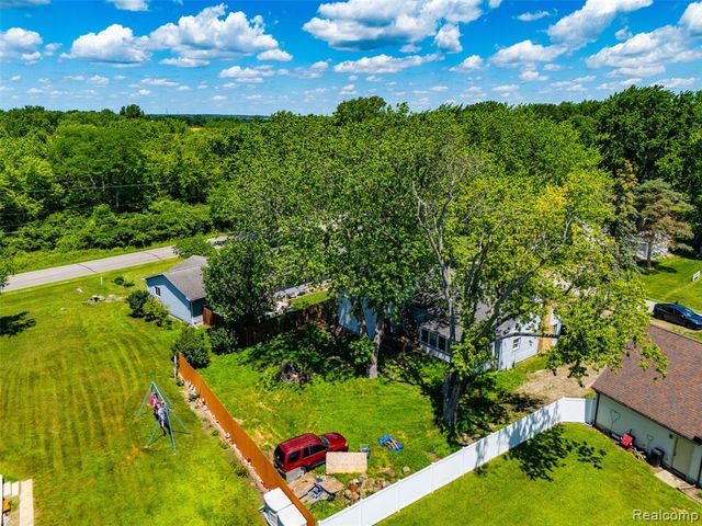 7700 Beachway Drive, Monroe, MI 48161