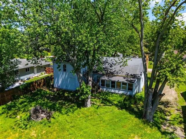 7700 Beachway Drive, Monroe, MI 48161