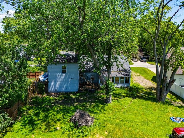 7700 Beachway Drive, Monroe, MI 48161