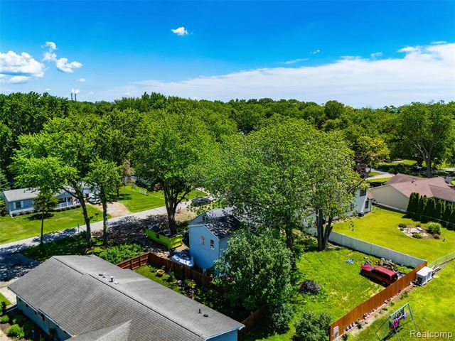 7700 Beachway Drive, Monroe, MI 48161