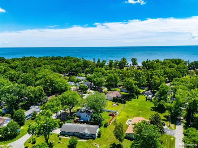 7700 Beachway Drive, Monroe, MI 48161