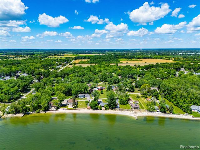 7700 Beachway Drive, Monroe, MI 48161