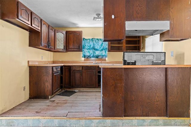 7700 Beachway Drive, Monroe, MI 48161