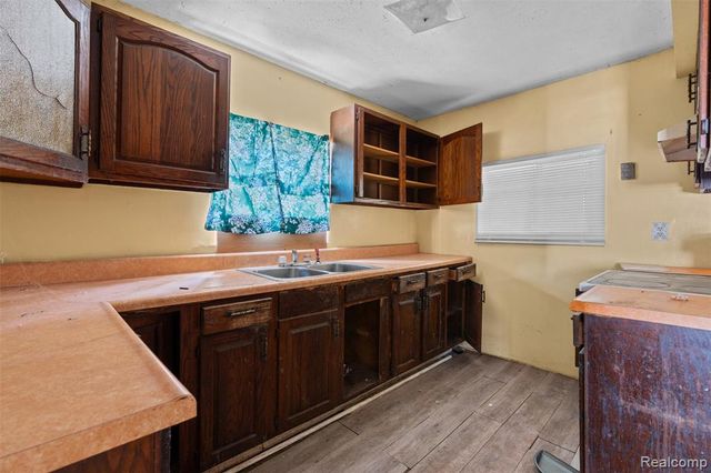 7700 Beachway Drive, Monroe, MI 48161