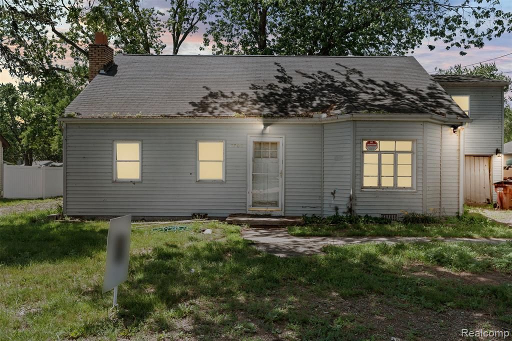 7700 Beachway Drive, Monroe, MI 48161